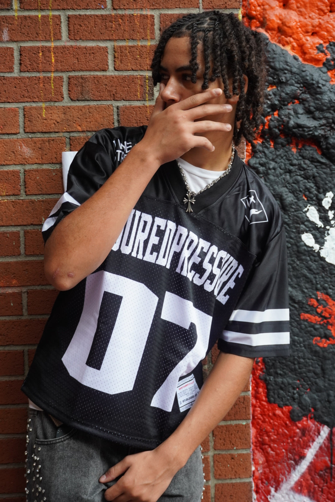 Black 'I WEAR STRENGTH'